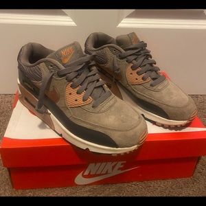 Nike Air Max Tan Gold Women’s Size 8